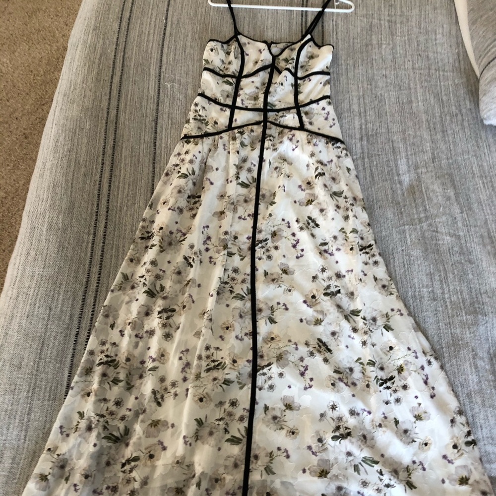 Long maxi dress with floral pattern